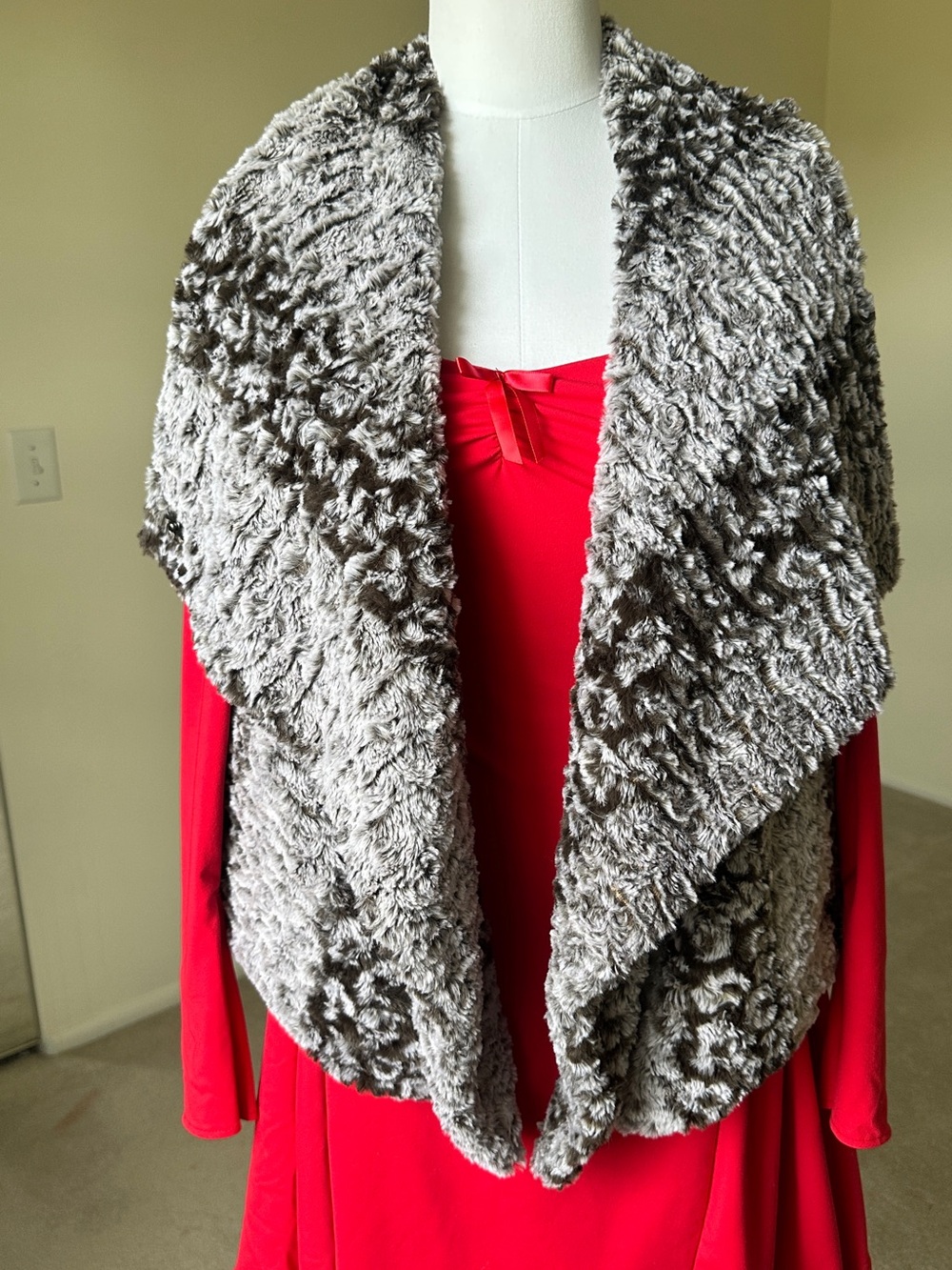 Jolt Gray Faux Fur Shawl Collar Poncho
